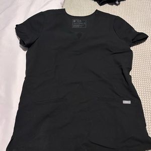 Casma™ Three-Pocket Scrub Top